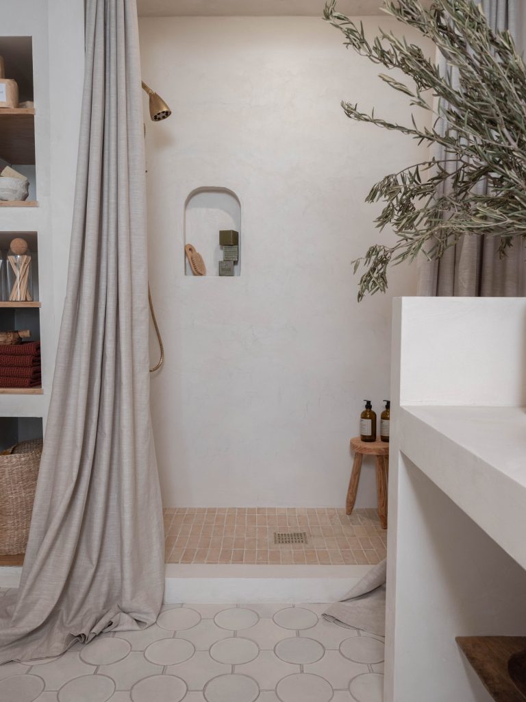 Modern bathroom with natural elements